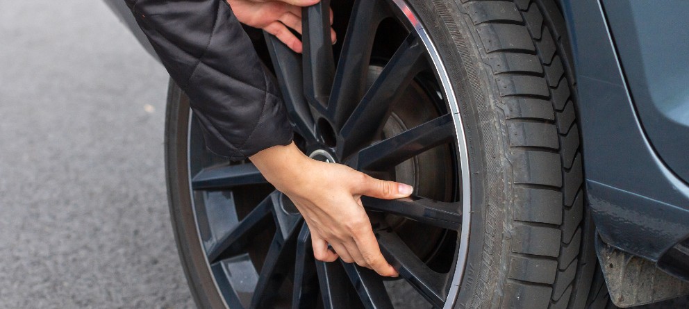 ¿Cómo cambiar la rueda de tu coche?