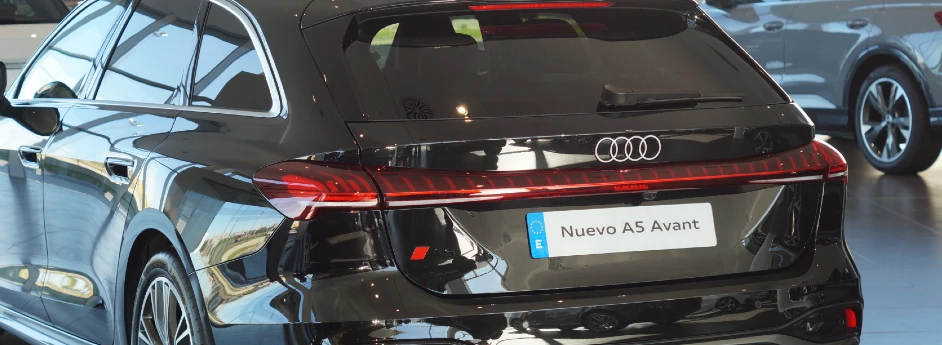 Trasera del Audi A5 Avant negro en las instalaciones de Audi Center Lugo | eligetucoche.es